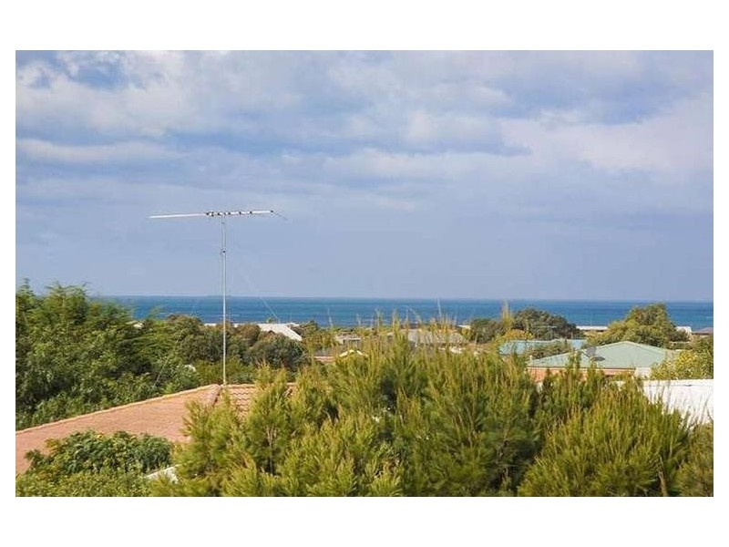 2/22 Pomora Avenue, Torquay VIC 3228