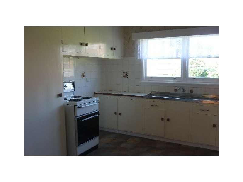 33 Toyne Ave, Hamlyn Heights VIC 3215