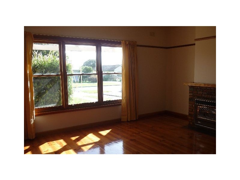 33 Toyne Ave, Hamlyn Heights VIC 3215