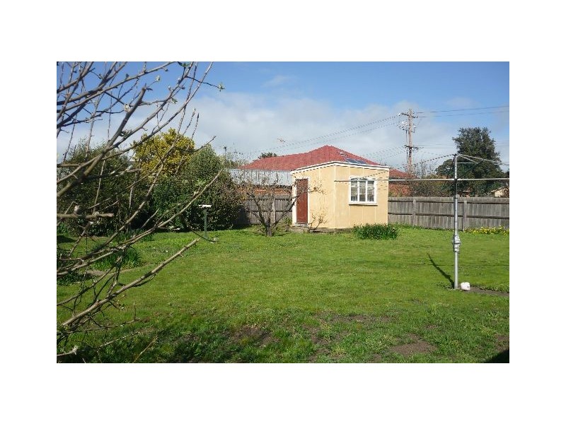 33 Toyne Ave, Hamlyn Heights VIC 3215