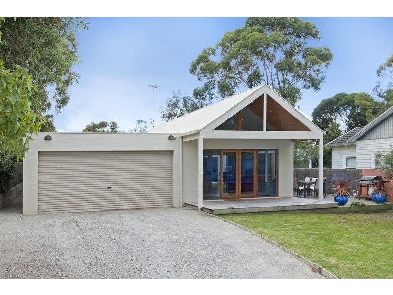 18 Beach Road, Torquay VIC 3228