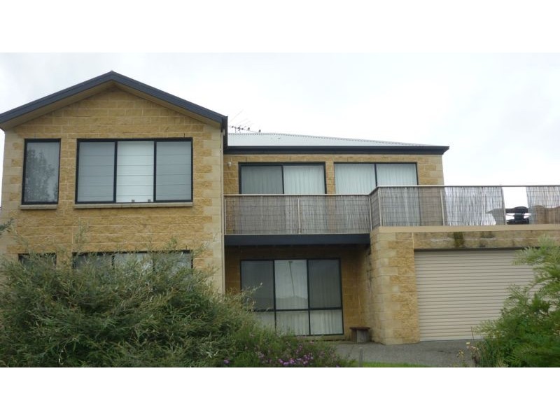 15 Pomora Avenue, Torquay VIC 3228
