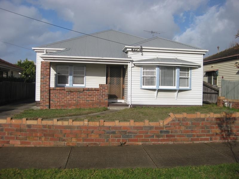 9 Clonard Ave, Geelong West VIC 3218