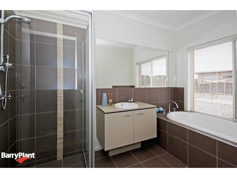 25 Enfield Drive, Torquay VIC 3228