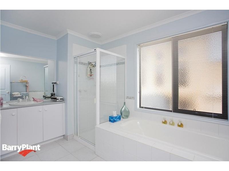 15 LUNE COURT, Torquay VIC 3228