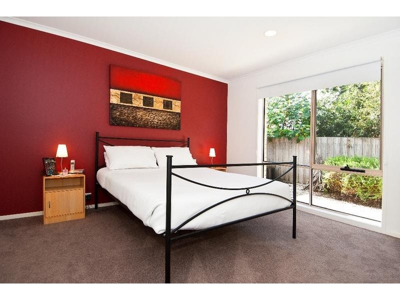 2/41 Grange Cres, Torquay VIC 3228