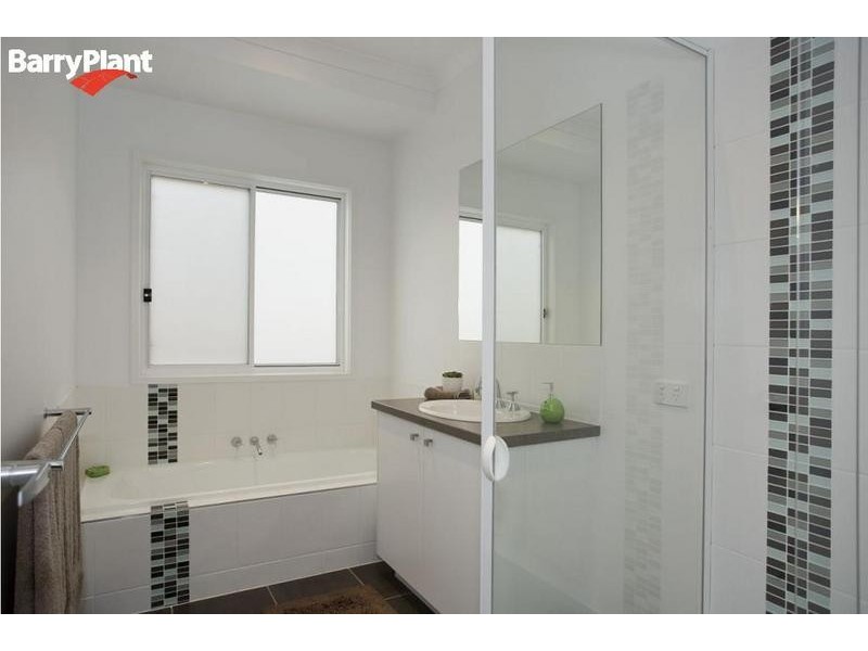27 Longshore Street, Torquay VIC 3228