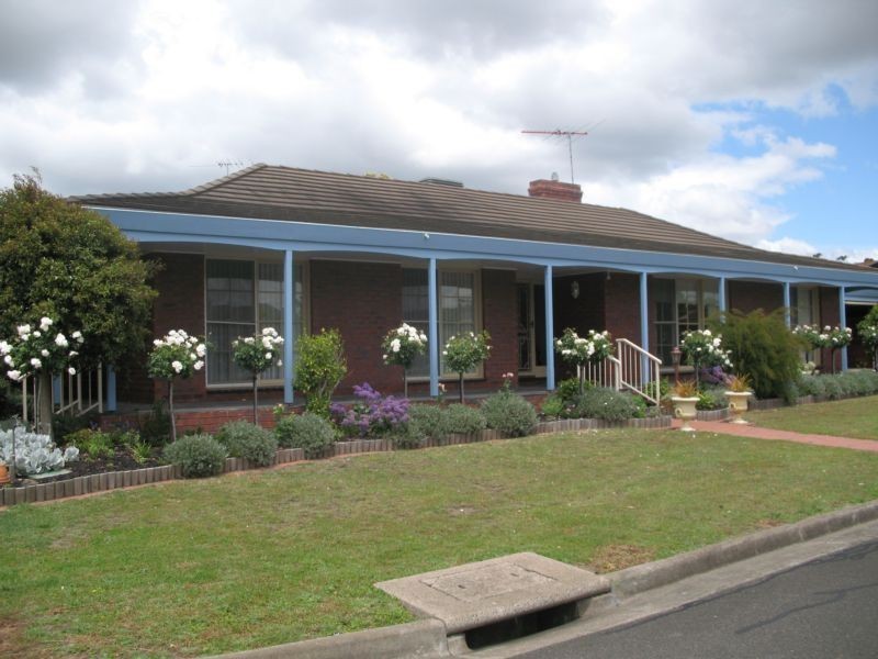 14 Crestmoor Ave, Highton VIC 3216