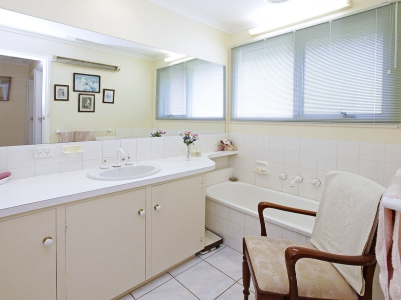14 Crestmoor Ave, Highton VIC 3216