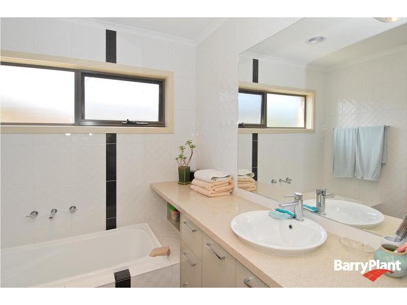 4 Grasstree Court, Torquay VIC 3228