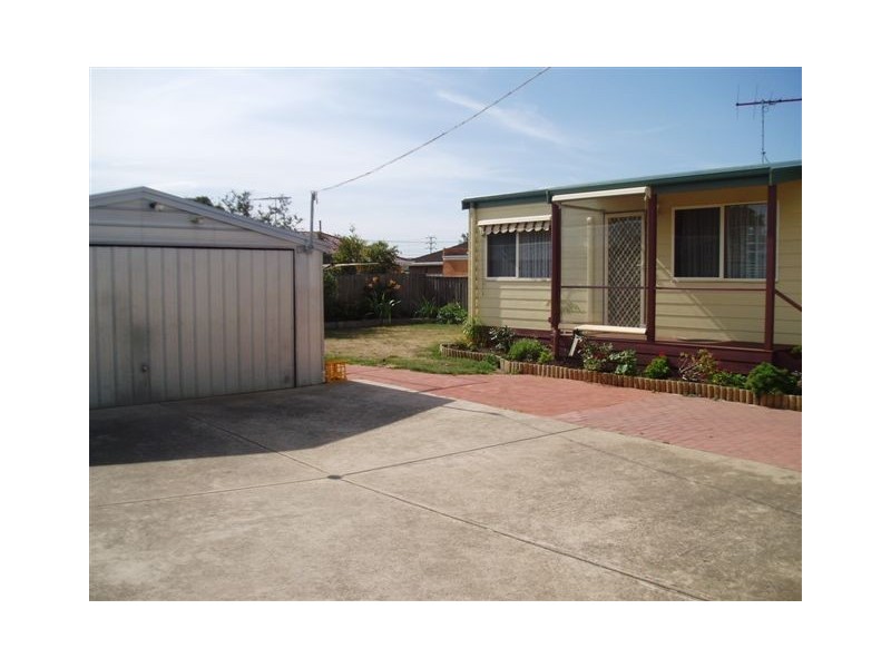 18 Sladen Street, Hamlyn Heights VIC 3215