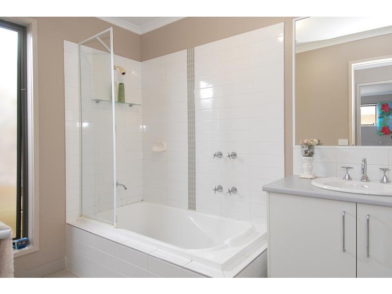 2 Deep Creek Crt, Torquay VIC 3228