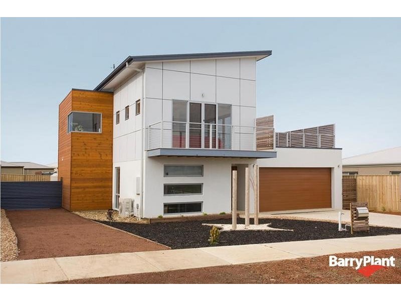 4 Wave Crescent, Torquay VIC 3228