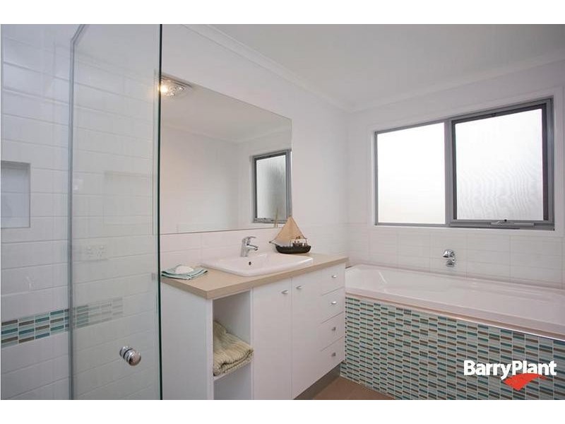 4 Wave Crescent, Torquay VIC 3228