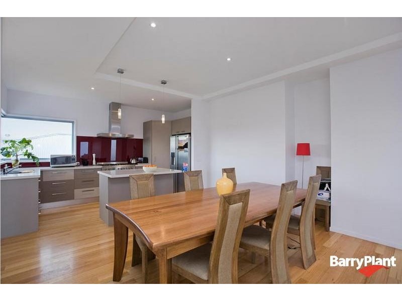 4 Wave Crescent, Torquay VIC 3228
