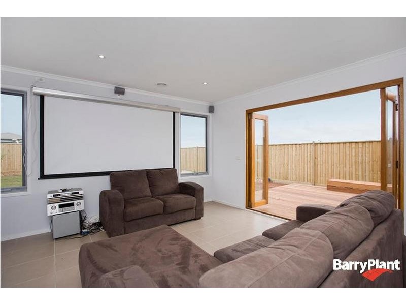 4 Wave Crescent, Torquay VIC 3228