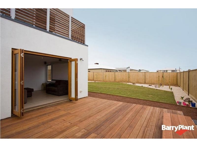 4 Wave Crescent, Torquay VIC 3228