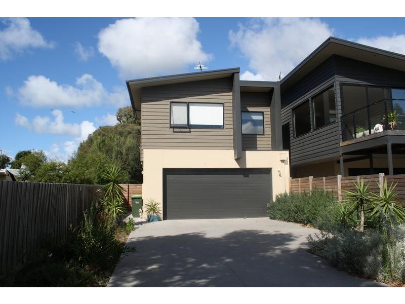 2/2 Aquilla Ave, Torquay VIC 3228
