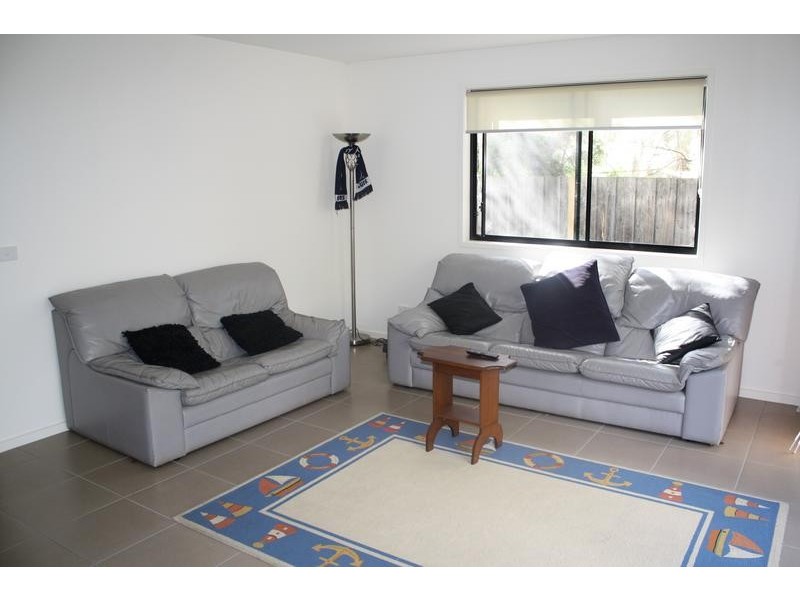 2/2 Aquilla Ave, Torquay VIC 3228