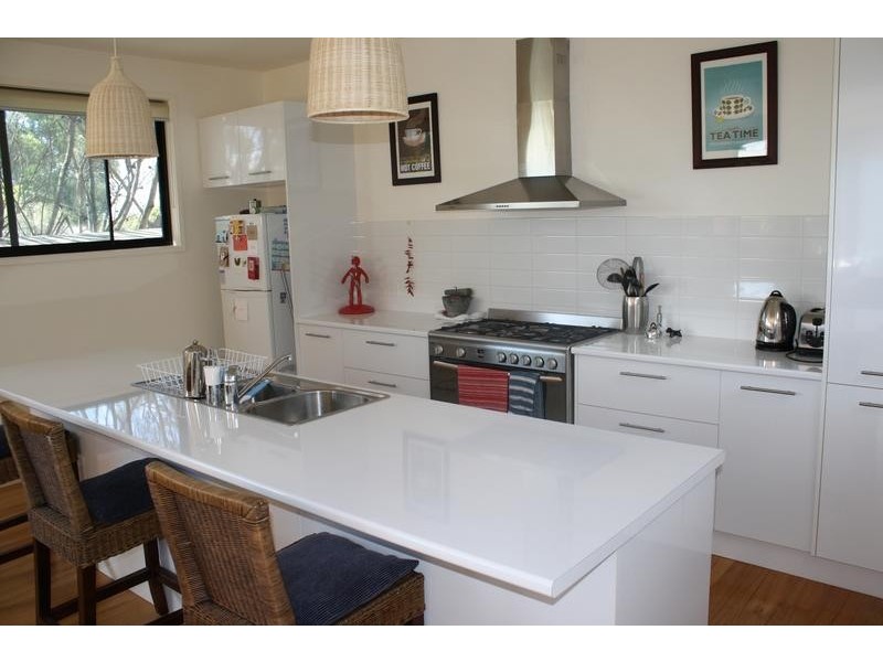 2/2 Aquilla Ave, Torquay VIC 3228
