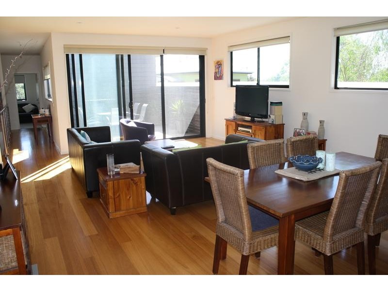 2/2 Aquilla Ave, Torquay VIC 3228