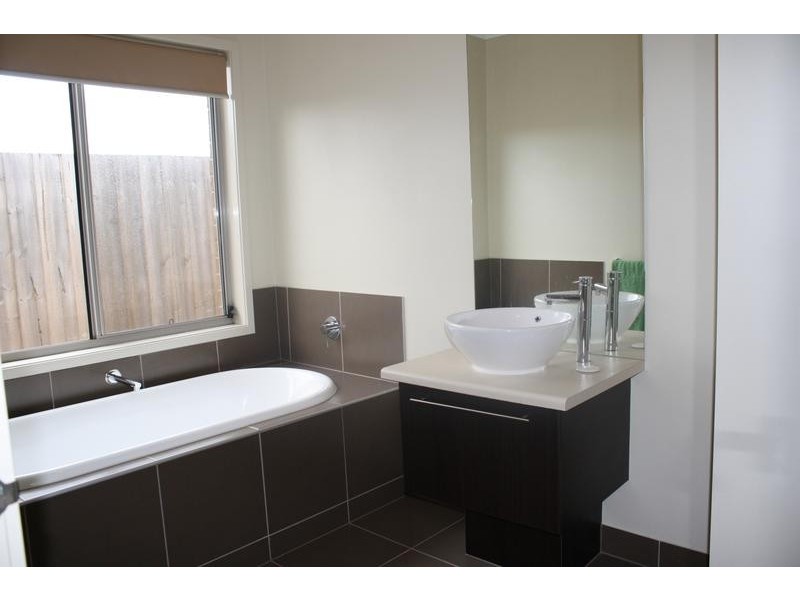 4 Rippleside Drive, Torquay VIC 3228