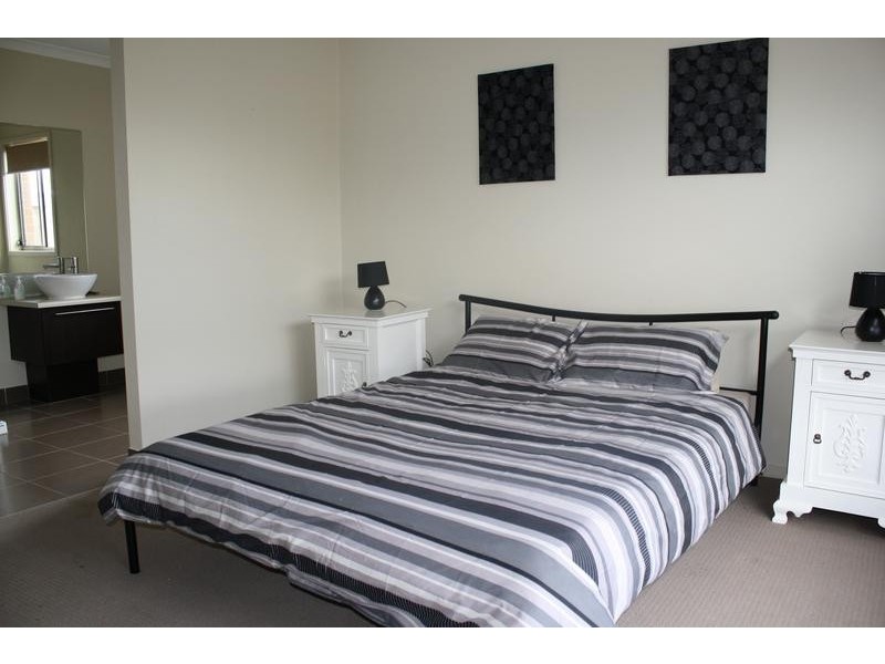 4 Rippleside Drive, Torquay VIC 3228