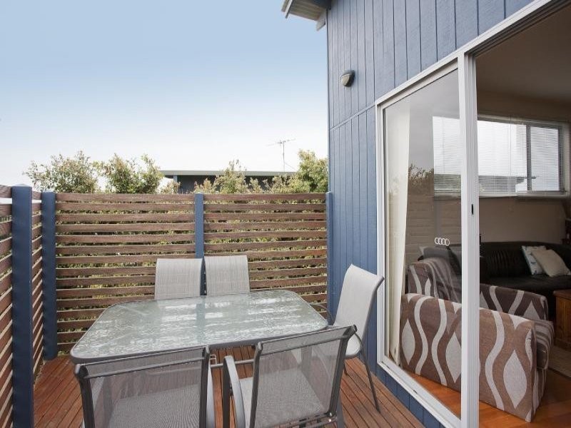 1/100 Fischer Street, Torquay VIC 3228