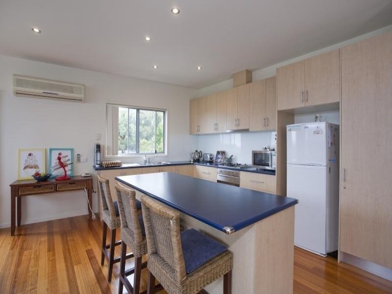 1/100 Fischer Street, Torquay VIC 3228