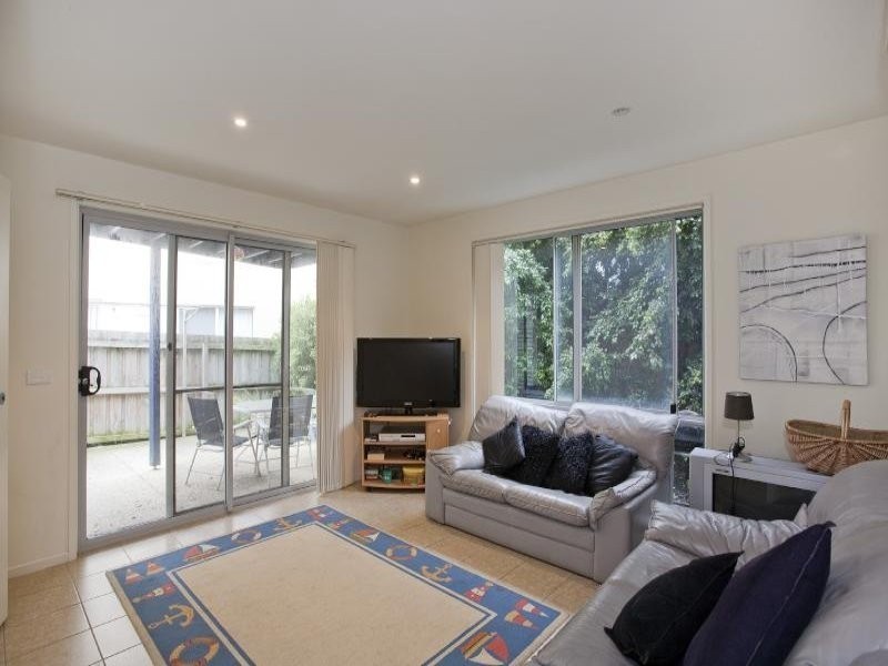 1/100 Fischer Street, Torquay VIC 3228