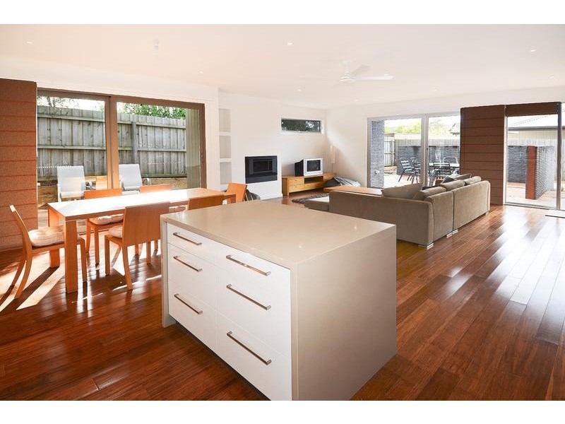 2/18A Spring Street, Torquay VIC 3228