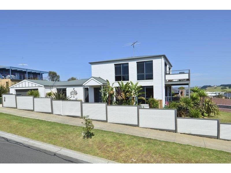 11 Casuarina Ave, Torquay VIC 3228