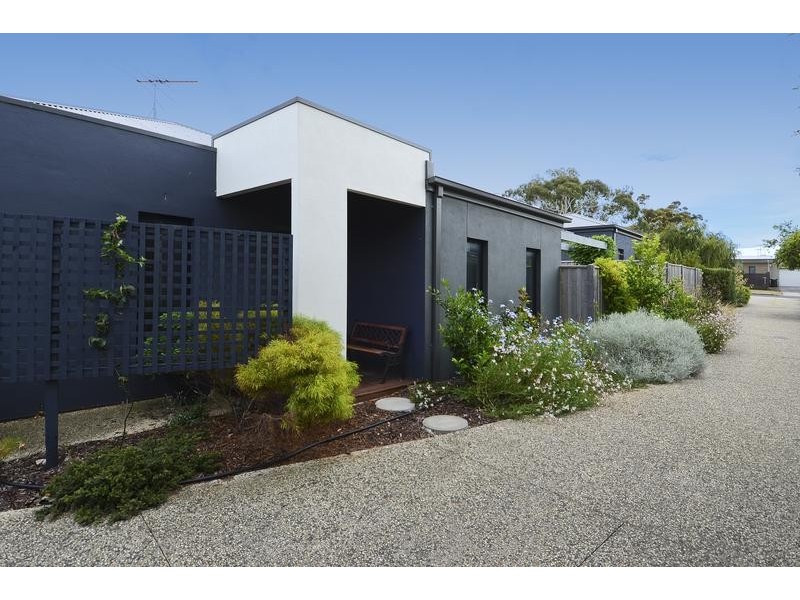 2/29 Spring Street, Torquay VIC 3228
