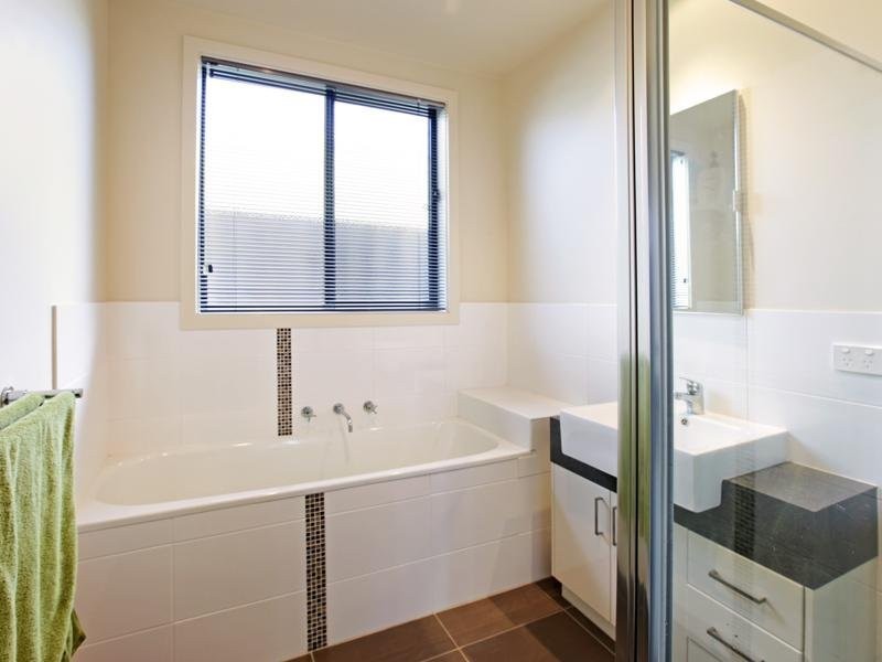 2/11 Mowat Street, Geelong West VIC 3218