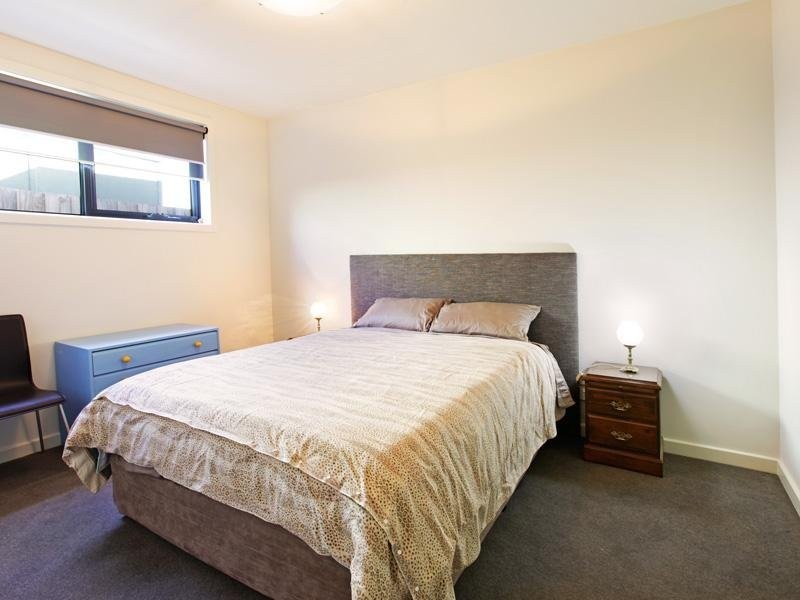 2/11 Mowat Street, Geelong West VIC 3218