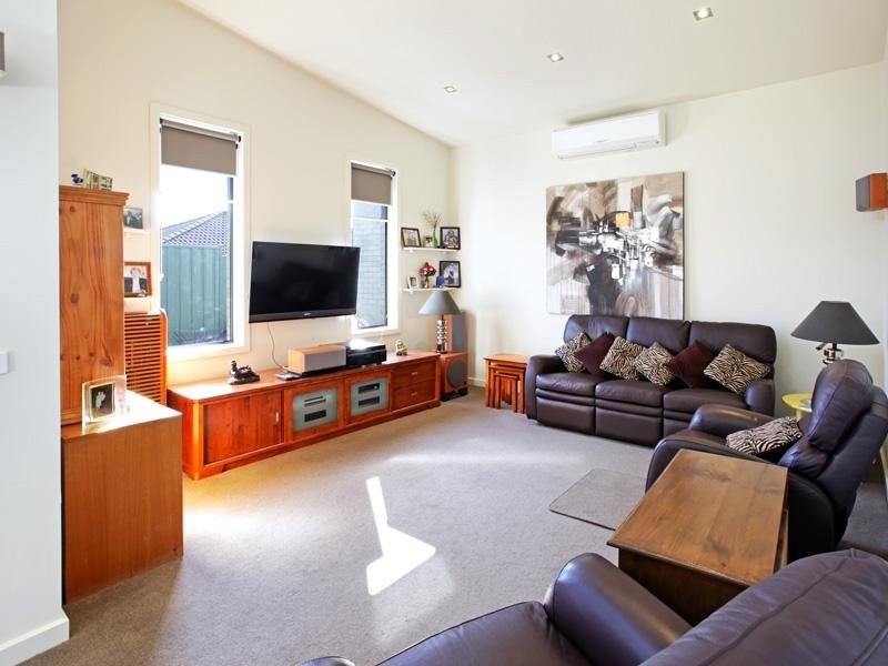2/11 Mowat Street, Geelong West VIC 3218