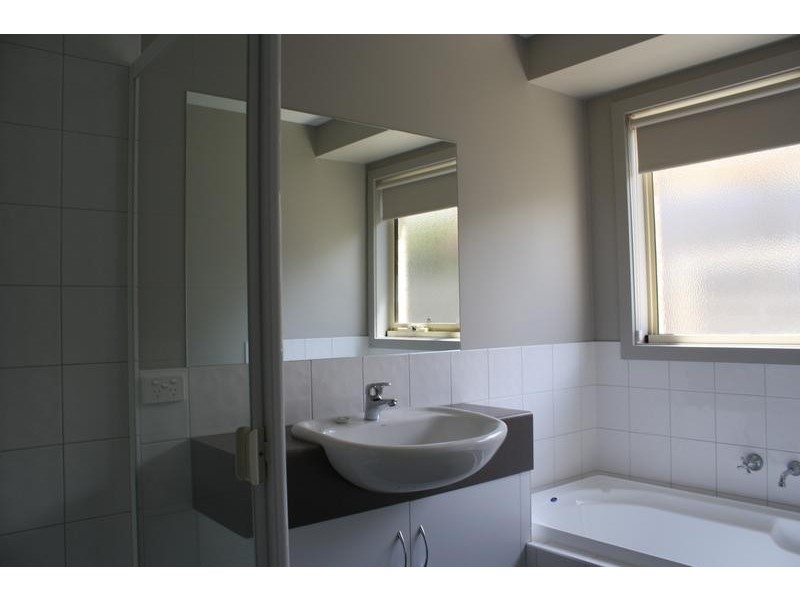 1/5 Ozan Cres, Jan Juc VIC 3228