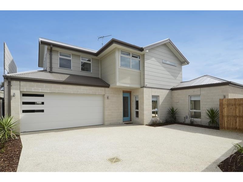2/19 Henty Street, Torquay VIC 3228
