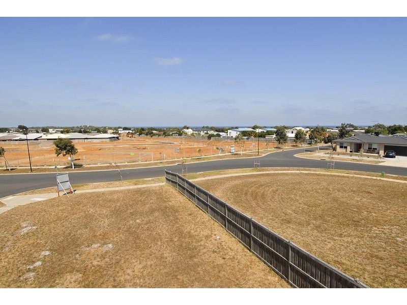 1 Wave Crescent, Torquay VIC 3228