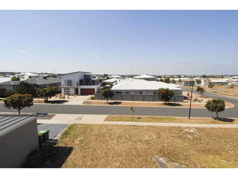 1 Wave Crescent, Torquay VIC 3228