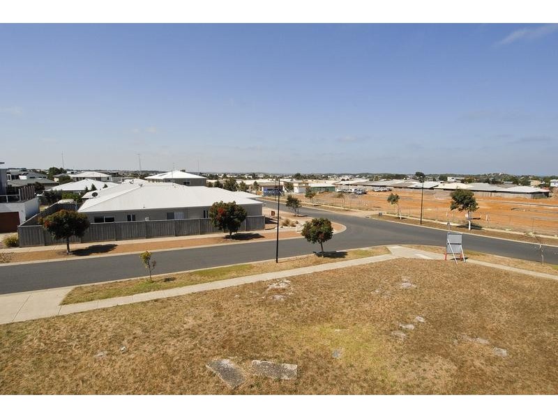 1 Wave Crescent, Torquay VIC 3228
