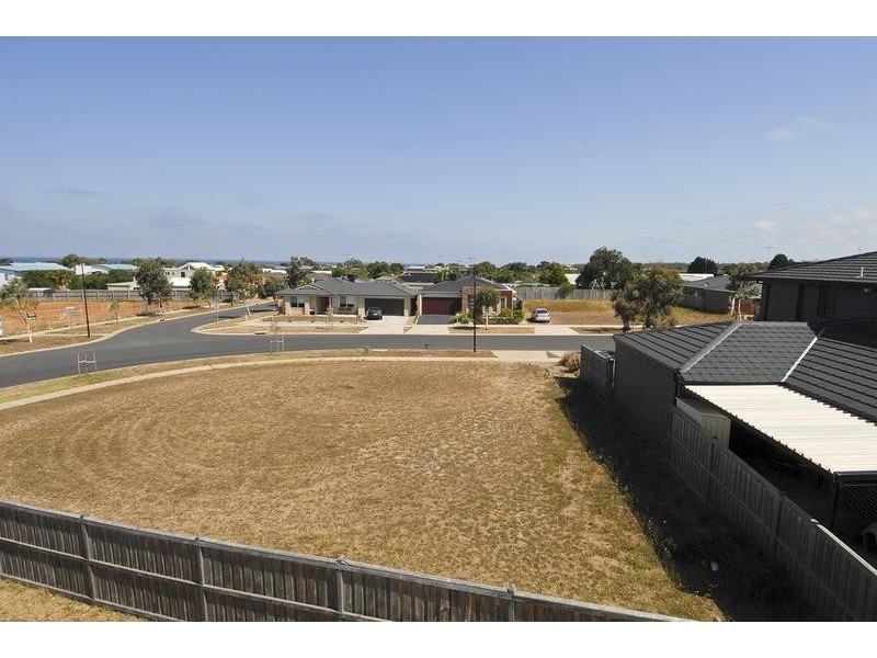 1 Wave Crescent, Torquay VIC 3228