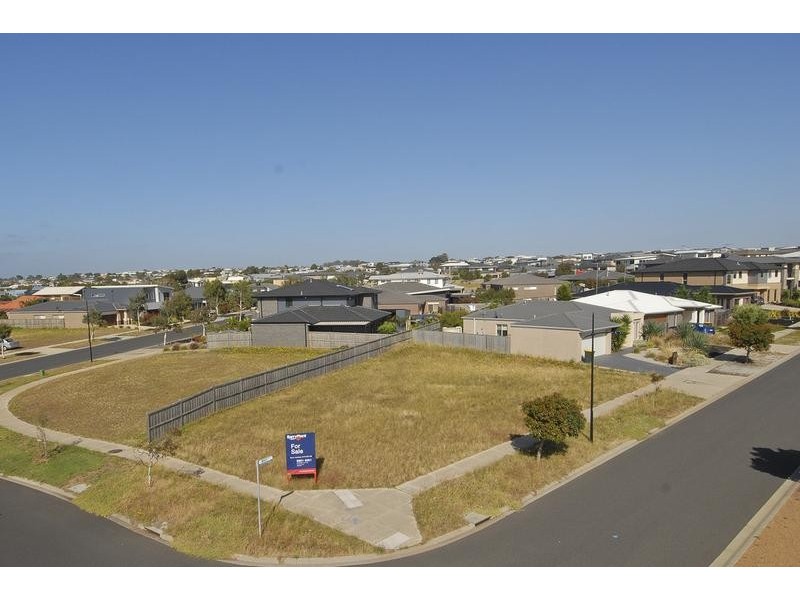 1 Wave Crescent, Torquay VIC 3228
