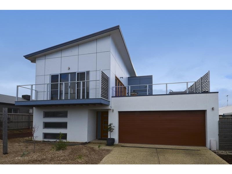 4 Wave Crescent, Torquay VIC 3228