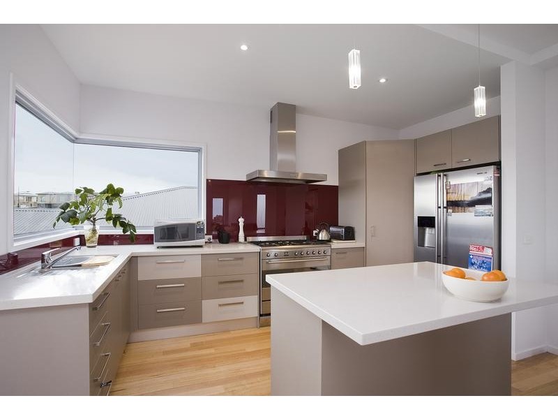 4 Wave Crescent, Torquay VIC 3228
