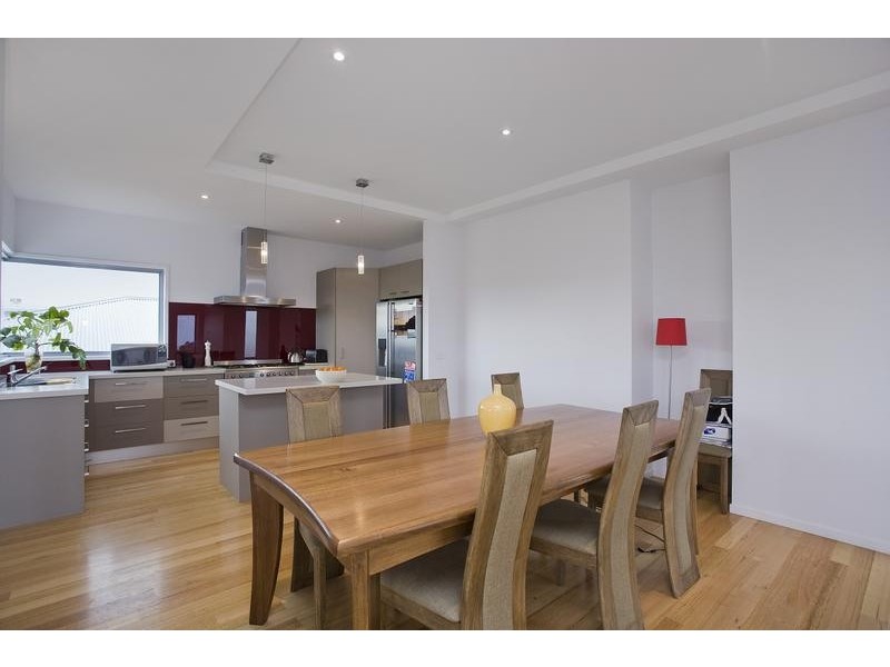 4 Wave Crescent, Torquay VIC 3228