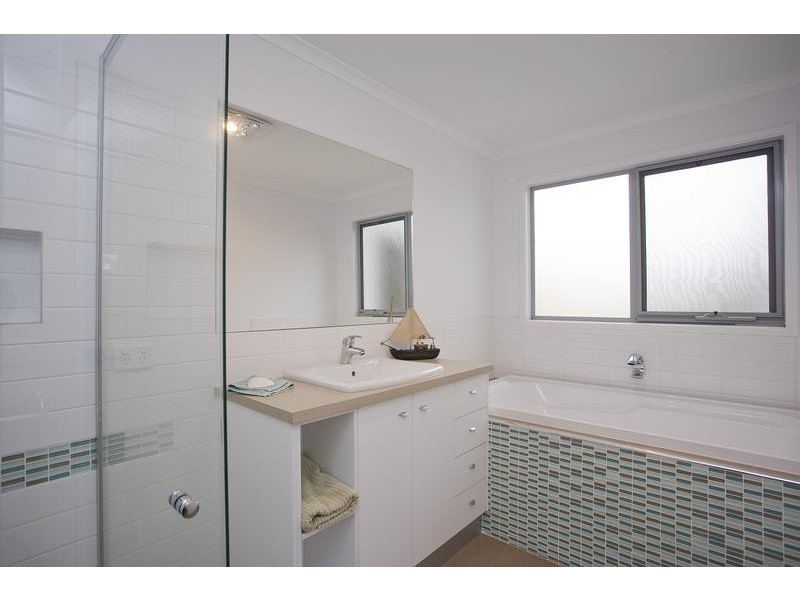4 Wave Crescent, Torquay VIC 3228