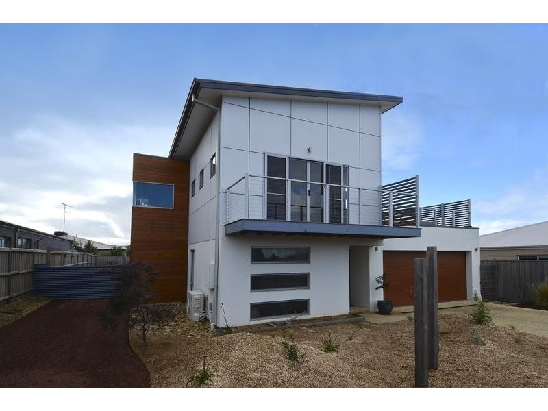 4 Wave Crescent, Torquay VIC 3228