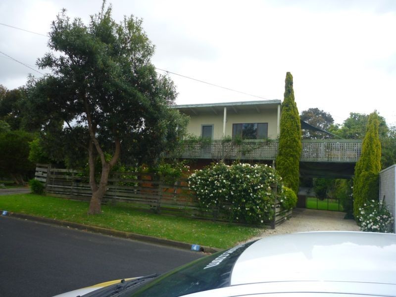 4 Central Avenue, Torquay VIC 3228