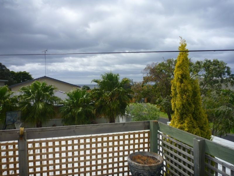 4 Central Avenue, Torquay VIC 3228